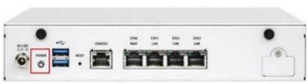 Der Ein-/Ausschalter liegt auf der Rückseite zwischen Stromanschluss und USB-Steckplätzen. Ein-/Ausschalter der Firewall